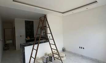 Imagem 2: Linda casa! 2 Quartos sendo 1 Suíte - Toda no Porcelanato e um Quintal Enorme - Vila Finso