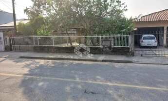 Imagem 2: Casa de alvenaria com rua asfaltada em ótima localização no parque guarani