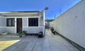 Imagem: Casa térrea com pátio lateral