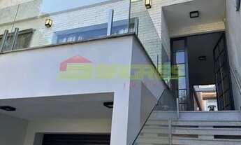 Imagem: Sobrado com 03 Dormitórios à Venda, localizado