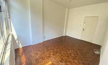 Imagem 2: Apartamento para venda possui 90 metros quadrados com 2 quartos em Icaraí - Niterói - RJ