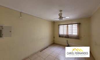 Imagem 7: Barracão no bairro Dois Córregos, com 625m2, três salas e três banheiros com vestiários