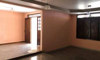 Imagem 4: Casa em Lagoa Nova com piscina, sendo 3 quartos e 4 vagas de garagem