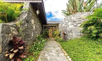 Imagem 7: Casa ampla com 6 dormitórios no Centro Cívico