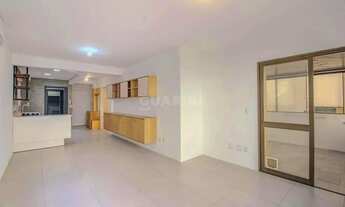 Imagem 3: Apartamento reformado com 2 dormitórios e 1 vaga de garagem em localização privilegiada!