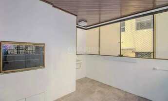 Imagem 7: Apartamento reformado com 2 dormitórios e 1 vaga de garagem em localização privilegiada!