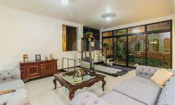 Imagem 7: Sobrado para aluguel e venda possui 290 metros quadrados com 4 quartos