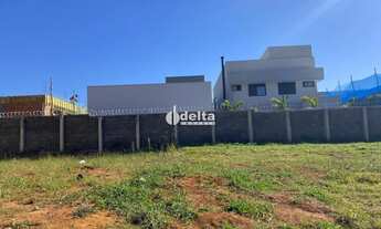 Imagem 2: Terreno disponível para venda no bairro Laranjeiras em Uberlândia-MG