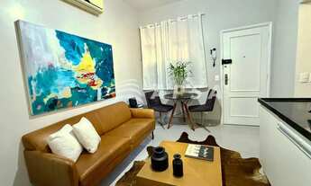 Imagem: NA CHARMOSA TRAVESSA ANGRENSE, EM COPACABANA