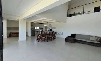 Imagem 2: Casa em condomínio - Colinas do Parahyba - 4 Dormitórios - 300m²