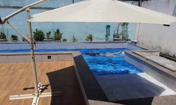 Imagem 5: Área do terreno 750m2; Área construída 380m2; 6 quartos (3 suítes)+dependência de empregad