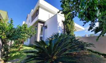 Imagem 2: Casa em localização privilegiada na Lagoa da Conceição. Com 5 Dormitórios, sendo 4 suítes!