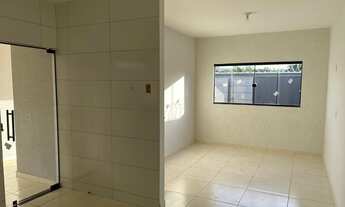 Imagem 2: Vendo casa 2/4 sendo um suíte. 80 m2 de área construída e 180 m2 de lote