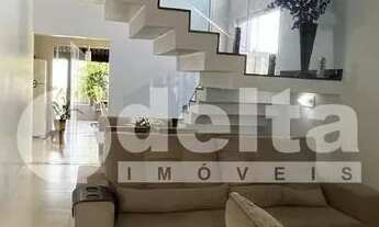 Imagem 2: Casa à venda, 5 quartos, 1 suíte, 2 vagas, Jardim Europa - Uberlândia/MG