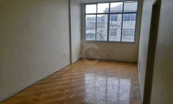 Imagem 3: Ótima localização, três quartos mais dependência completa, garagem