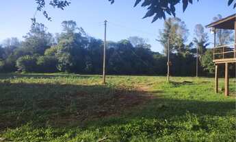 Imagem 7: Sítio à beira do rio com pier e deck