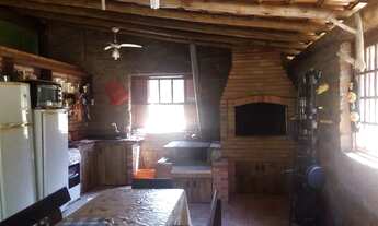 Imagem 7: 2 Casas grandes uma ao lado da outra com piscina e 3 quartos cada