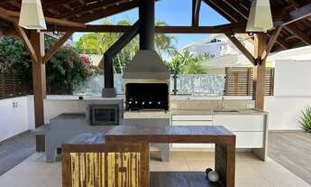 Imagem 2: CHARMOSA CASA COM 5 SUITE, 150 M DO MAR EM JURERE IN