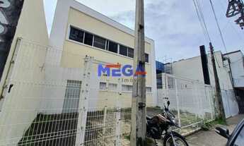 Imagem: Prédio comercial no bairro Farias Brito