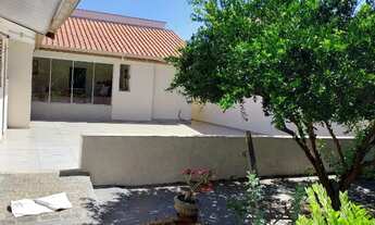 Imagem 4: Casa térrea com 6 cômodos e três banheiros em Ubarana-SP