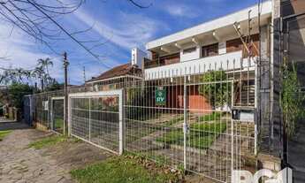 Imagem 2: Sobrado com 3 dormitórios, 1suíte e 4 vagas no bairro Chácara das Pedras