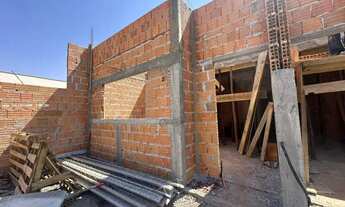Imagem 2: Casa para Venda em Londrina, Pacaembu, 3 dormitórios, 1 suíte, 2 banheiros, 1 vaga