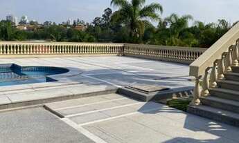 Imagem 5: Casa à venda ou locação no Condomínio Tamboré 3, possui 1260 metros quadrados com 4 suítes