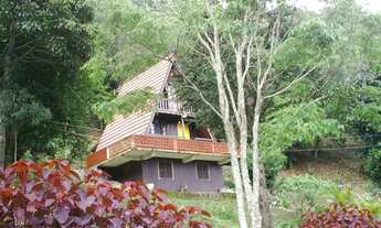 Imagem 4: Friburgo Chalé em madeira, estilo colonial, localizado em área rural a 7,5 km do Centro d