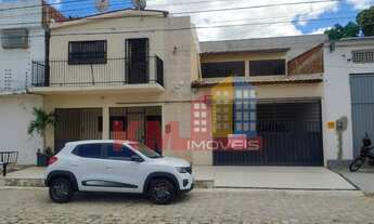 Imagem: Vende-se duas casas em frente à Rede A