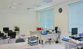 Imagem: Prédio comercial distribuído em 3 pisos