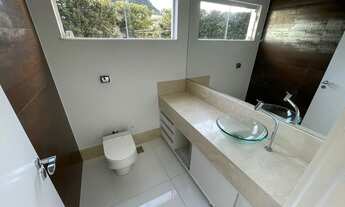 Imagem 2: Casa de condomínio para locação possui 420 metros quadrados com 4 quartos