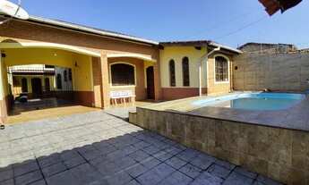 Imagem: Casa de lote inteiro a venda no Balneário