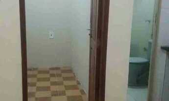 Imagem 4: Alugo um KitNet, próximo ao portal da Amazônia. Valor 700 reais. Tel.