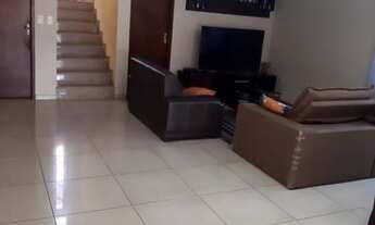 Imagem 2: Casa para venda possui 200 metros quadrados com 4 quartos em Aeroporto - Juiz de Fora - MG