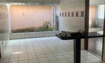 Imagem 3: Casa com 4 quartos, gradeada, lajeada, área de lazer com churrasqueira, quintal, por R$ 30