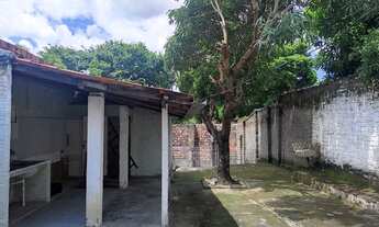 Imagem 5: Casa residencial no bairro Ilhotas, há 300 metros da Av. Frei Serafim