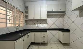 Imagem 14: Casa residencial com 3 quartos sendo 1 suíte, disponível para locação no bairro Jardim Pat