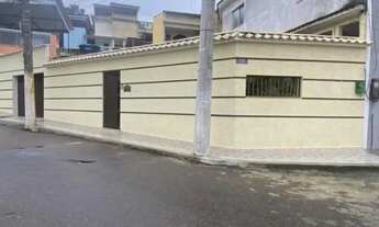 Imagem: Casa com 3 Quartos, Quintal e Garagem