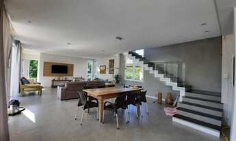 Imagem 5: Casa em localização privilegiada na Lagoa da Conceição. Com 5 Dormitórios, sendo 4 suítes!