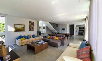 Imagem 4: Casa em localização privilegiada na Lagoa da Conceição. Com 5 Dormitórios, sendo 4 suítes!