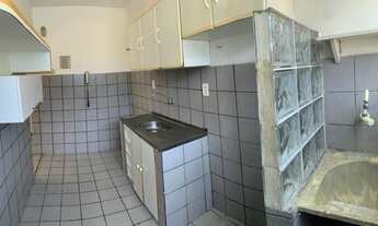 Imagem 2: Apartamento com 2 quartos, varanda, salão de festa, guarita, rua calçada, por R$ 82.000
