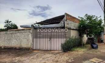 Imagem 2: Vendo imóvel com 3 quartos de esquina na av. comercial no Bairro Floresta