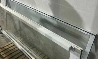 Imagem 2: Vendo ou troco janela e porta de vidro com esquadria de alumínio branco