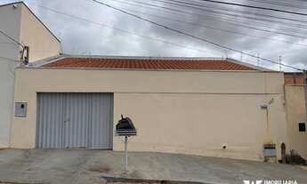 Imagem: CASA À VENDA COM 02 QUARTOS, 03 VAGAS E