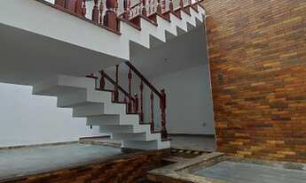 Imagem 6: Cod 2452 Casa Centro c/ 6qts, sendo 1suíte, 5brs, 4vgs, amrs, varand, banheira, churrqr