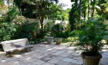 Imagem 4: CASA COM MUITO JARDIM NO JARDIM AMÉRICA