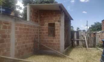 Imagem 4: Terreno grande, de fundos, com 2 cômodos. Perto de Campo Grande