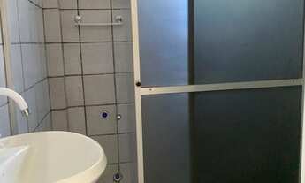 Imagem 4: Apartamento com 2 quartos, varanda, salão de festa, guarita, rua calçada, por R$ 82.000