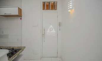 Imagem 2: Conjugado reformado com varandinha interna todo reformado