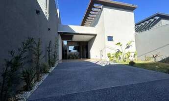 Imagem: Casa Térrea à Venda com Piscina em Vila